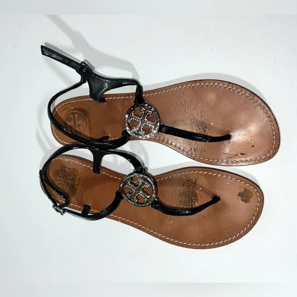 TORY BURCH PATENT LEATHER BLACK LOGO THONG SANDALS SIZE‎ 10.5M